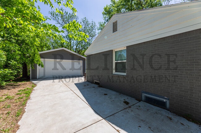 Building Photo - 2450 Somerset St