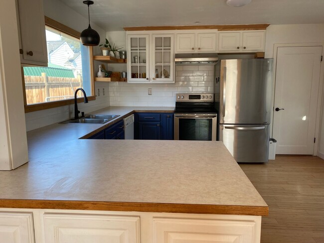 Building Photo - Ephrata 2 bedroom 1 bath home with garage