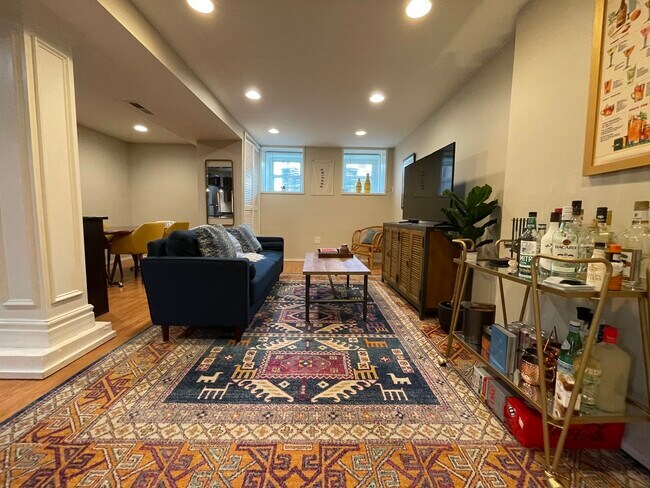 Foto del edificio - 2646 N Wilton Ave