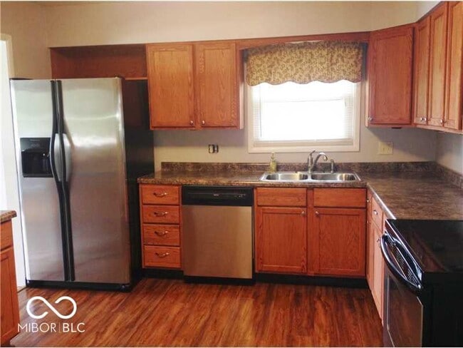 Building Photo - 818 E Auman Dr