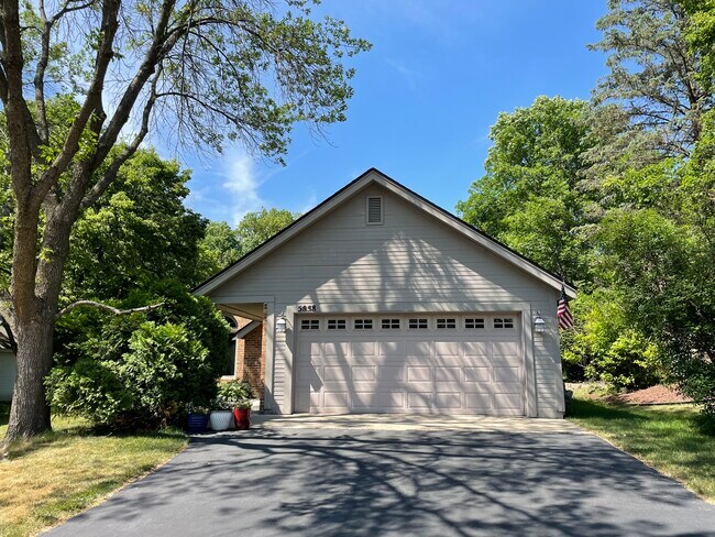 Foto del edificio - 5858 Red Cherry Ln