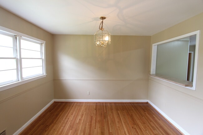 Building Photo - New On The Market!! Will not last long at ...