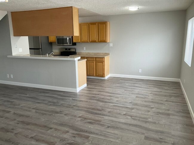 Building Photo - 1202 Sycamore Dr