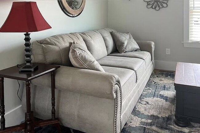 Building Photo - 222 Brookview Dr