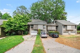 Building Photo - 1006 Creatwood Cir