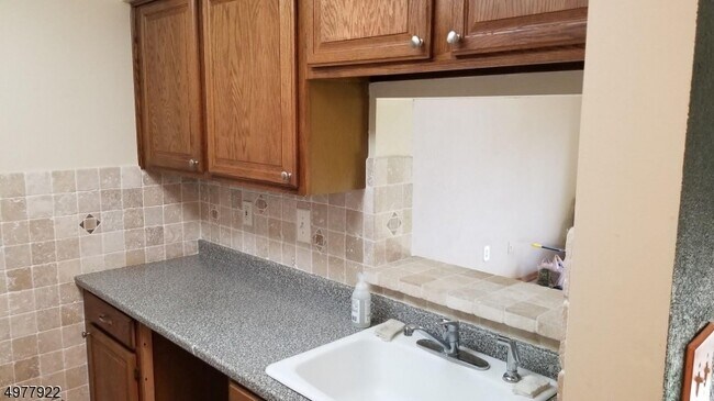 Building Photo - 2121 Ravens Crest Dr