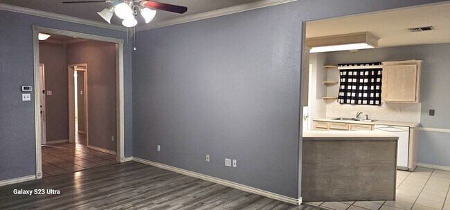Foto del edificio - 8002 Mitra Pkwy