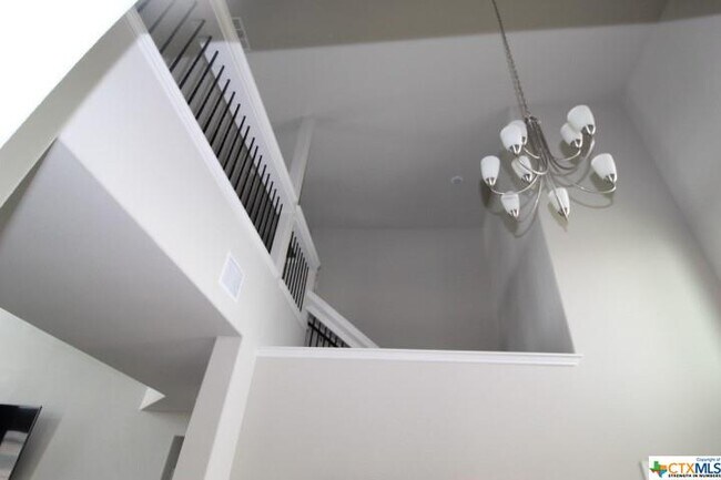 Building Photo - 6307 Verde Dr