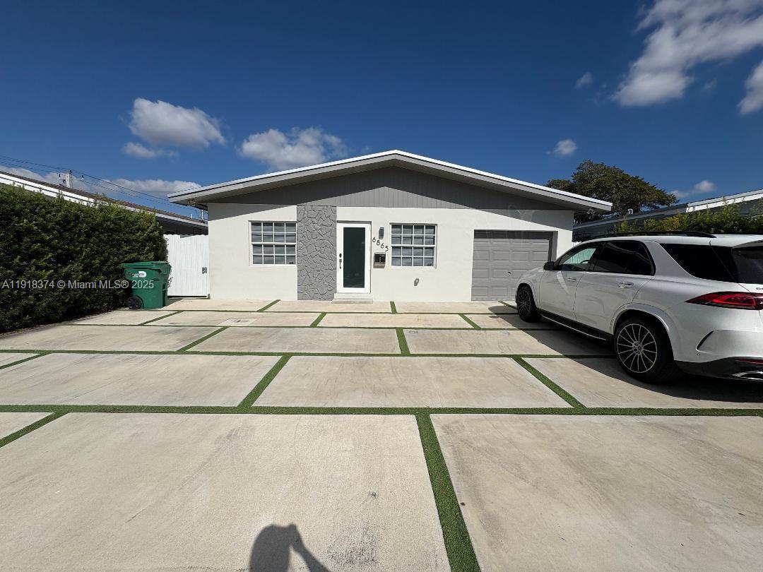 Foto principal - 6865 SW 42nd St