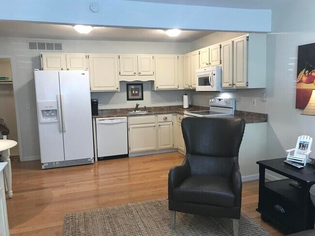 Building Photo - 435 Ponderosa Ave