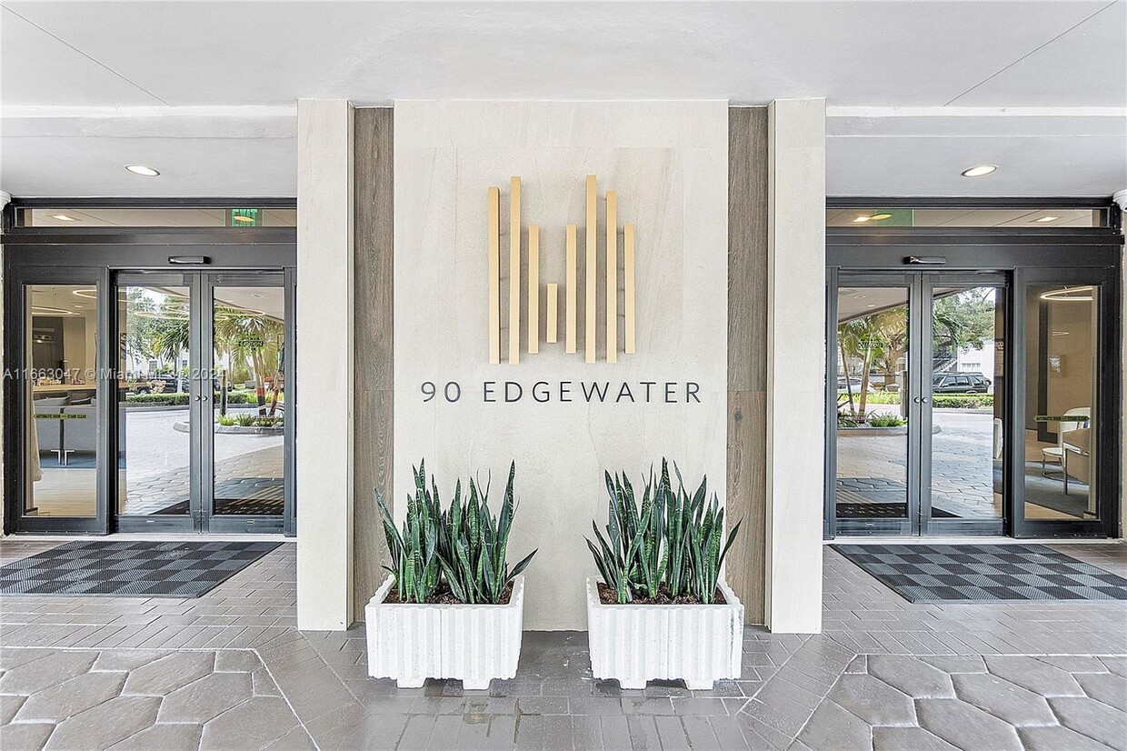 Foto principal - 90 Edgewater Dr