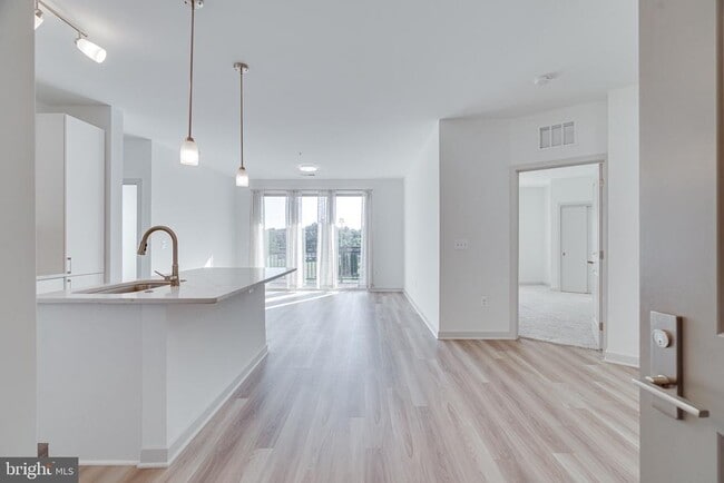 Building Photo - 10755 Fairgrounds Dr