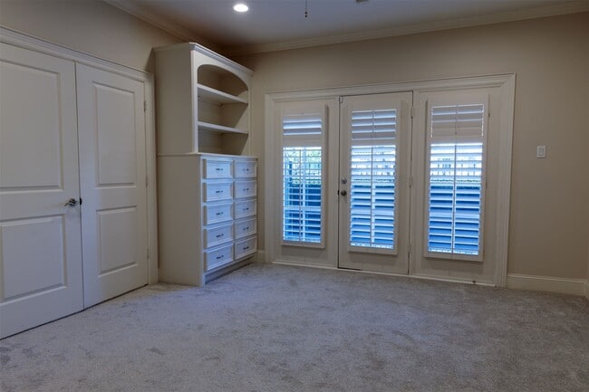 Building Photo - 2101 Elmen St