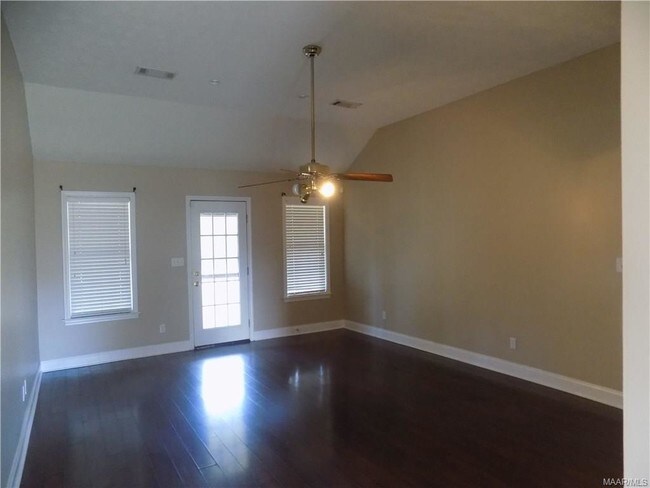Building Photo - 580 River Birch Dr