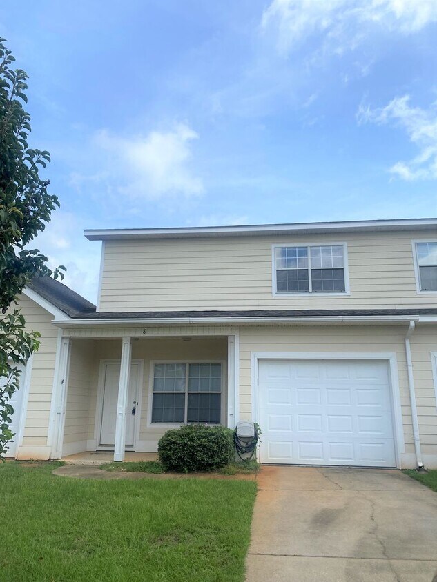 8 Courtyard Way Unit 1, Enterprise, AL 36330 Room for Rent in