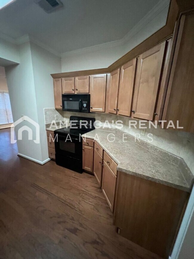 Foto del edificio - Townhome For Rent In Vestavia Hills!!! New...