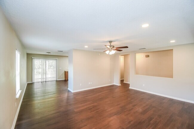 Building Photo - 7068 Beekman Lake Dr
