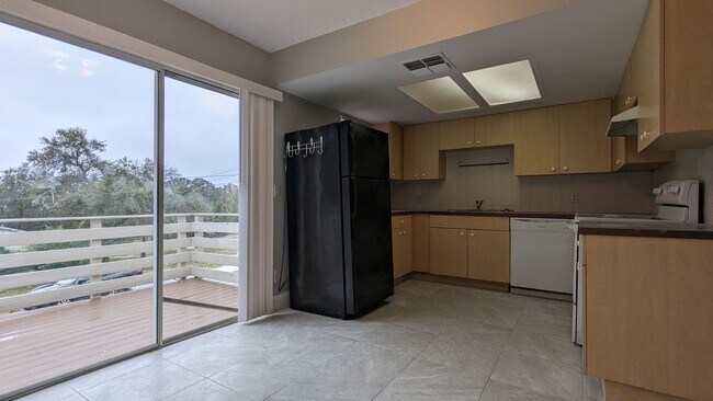 Building Photo - 3 bedroom 2 bath townhome for rent in Cler...
