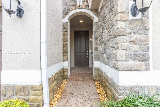 Building Photo - 9596 Town Parc Cir S