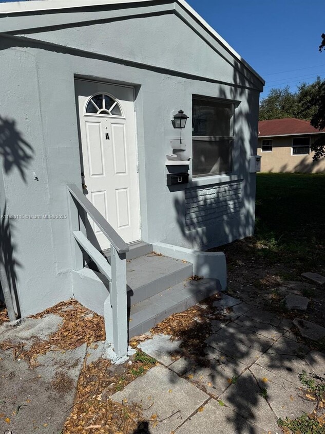 Primary Photo - 2813 Dewey St