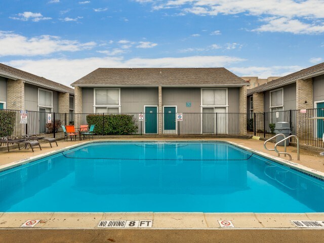 Foto del edificio - Pinewoods Apartments
