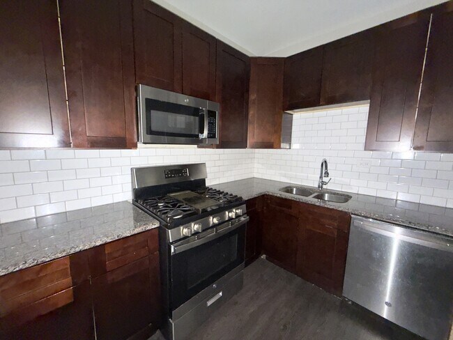 Foto del edificio - 3355 W Sunnyside Ave