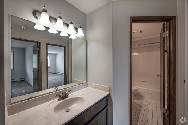 2 habitaciones, 1 baño, 1034 pies cuadrados, baño - Grand Pre East