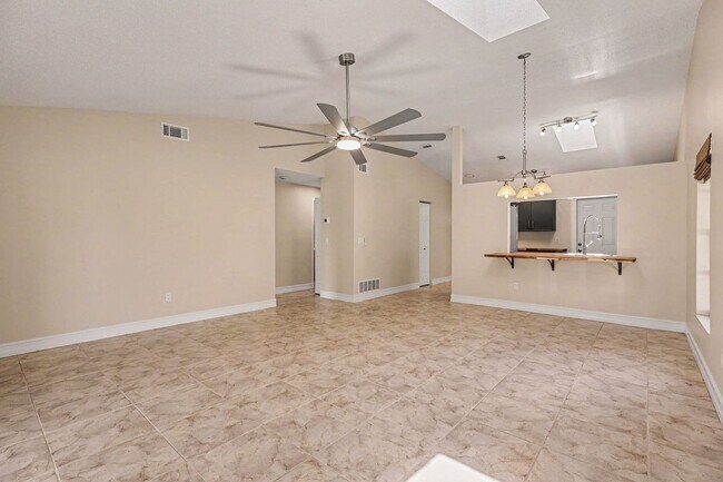 Building Photo - 3695 Brentwood Ct