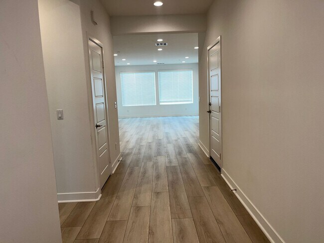 Building Photo - 2 Bedroom, 2 Bath Home Located in Altis 55...