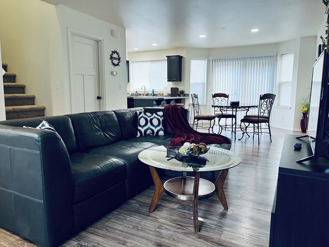 Spacious living - 1200 Olney Ave SE (Port Orchard, WA)