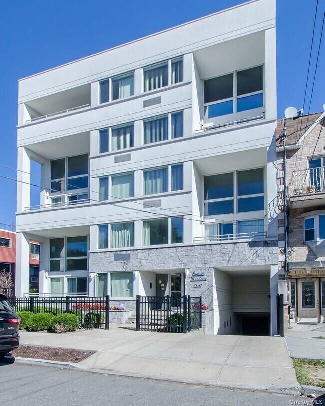 Foto del edificio - 71-57 161st St