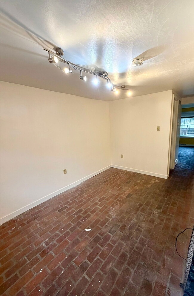 Building Photo - 139 Howard Ave