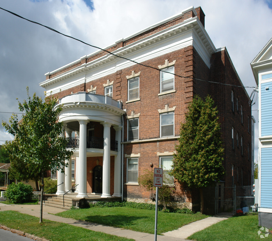 Building Photo - 1222 Kemble St