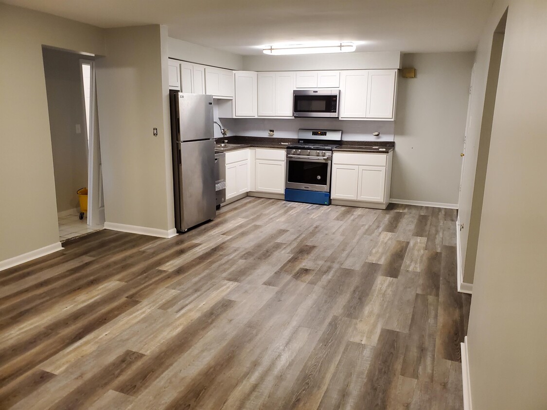Primary Photo - 529 Dempster St