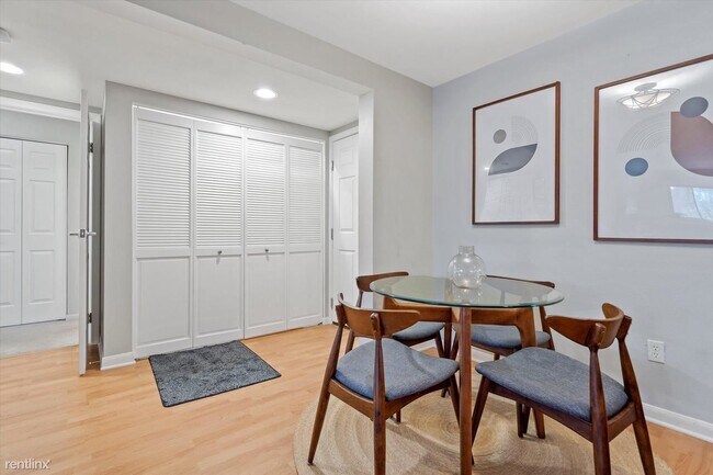 Foto del edificio - 1108 N Milwaukee St