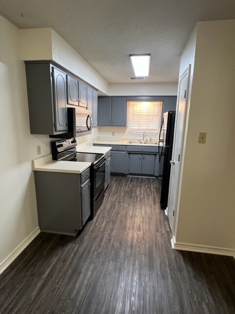 Kitchen - 135 Kyle St