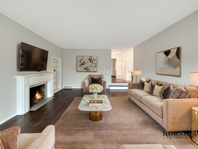 Foto del edificio - Stunning views. Serene atmosphere. Superb Edina. 3 Large Bedrooms (All on Upper Floor)!