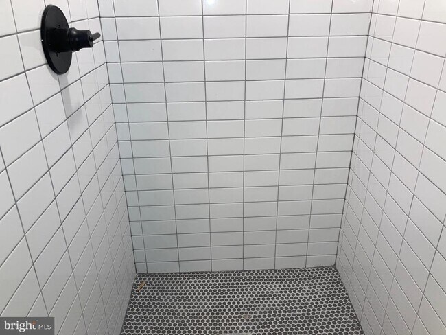 Building Photo - 5410 Pine St