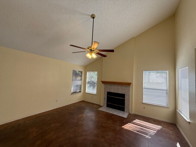 Foto del edificio - WALKING DISTANCE TO ELEMENTARY SCHOOL - WE...