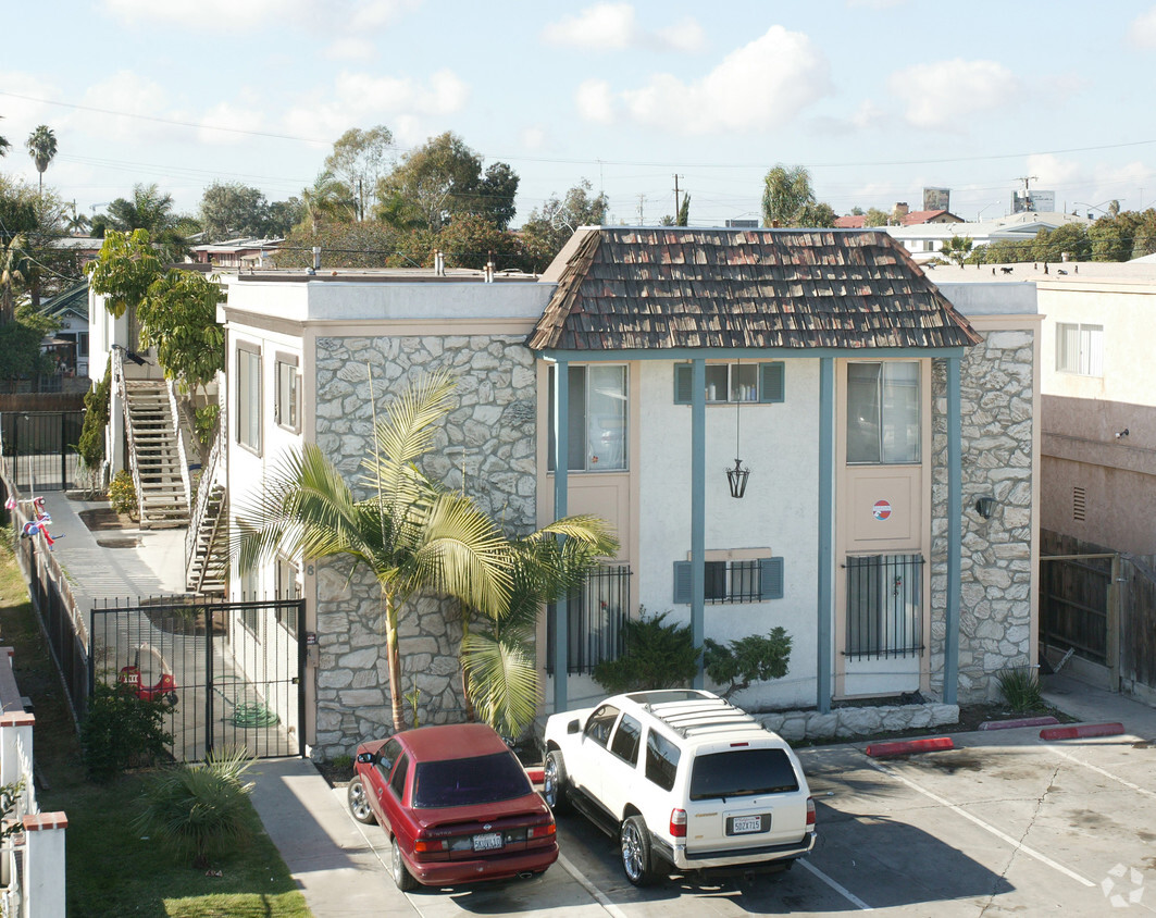 Primary Photo - 3828 Cherokee Ave