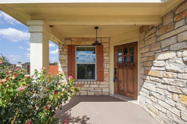 Building Photo - 303 N Hunting Lodge Ln