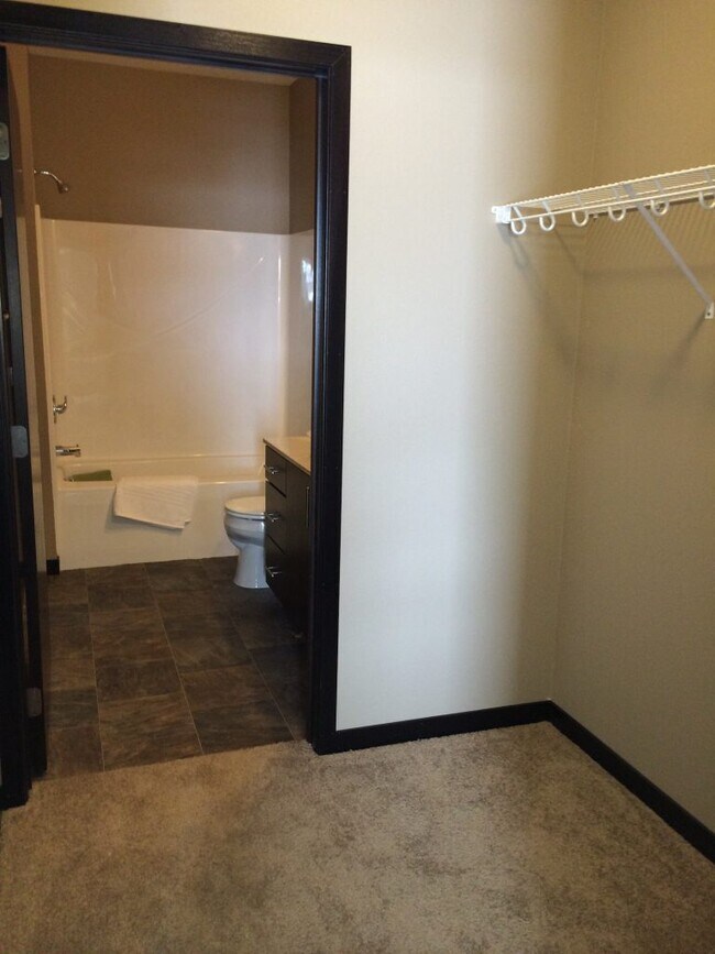 Building Photo - 2851 Hendrickson Dr