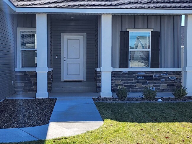 Building Photo - Beautiful, Immaculate Home in Northwest Tw...