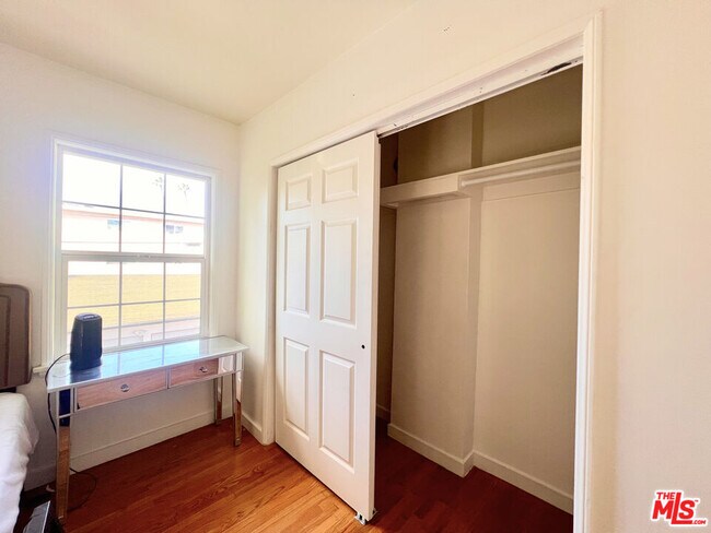 Foto del edificio - 2333 S Garth Ave