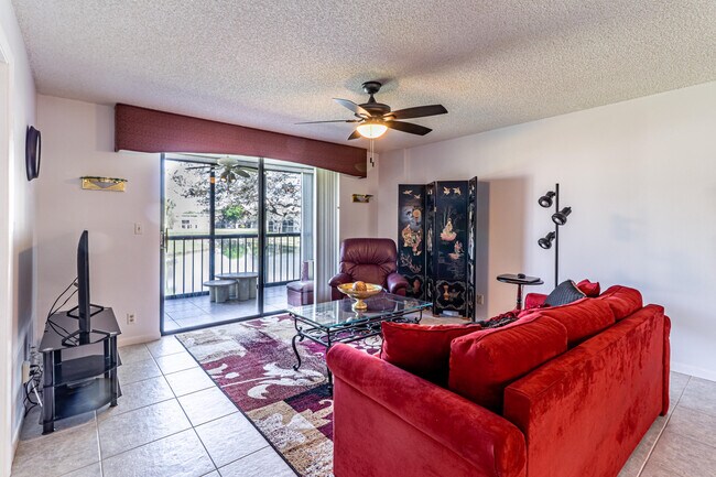 Building Photo - 15456 Pembridge Dr
