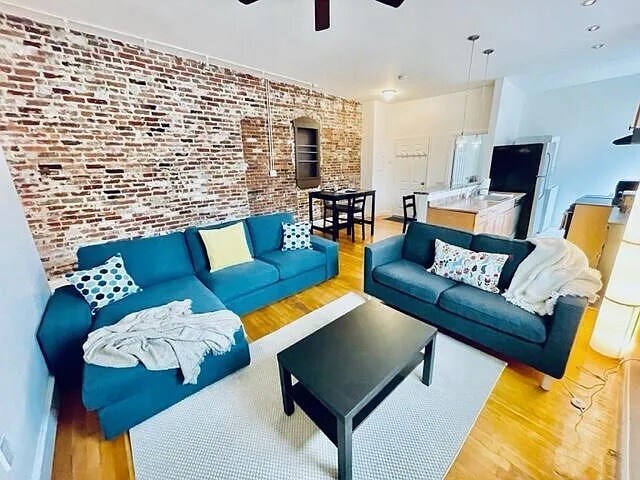Primary Photo - 31 Parmenter St