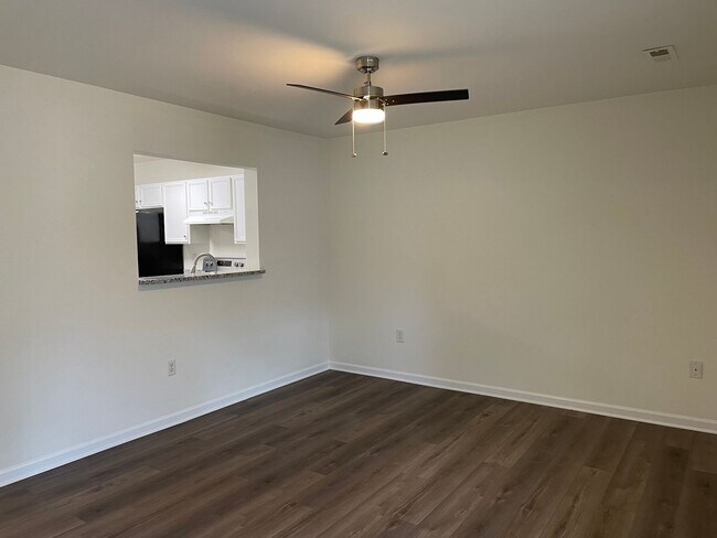 Foto del edificio - Two Bedroom Townhouse in Sherrills Ford