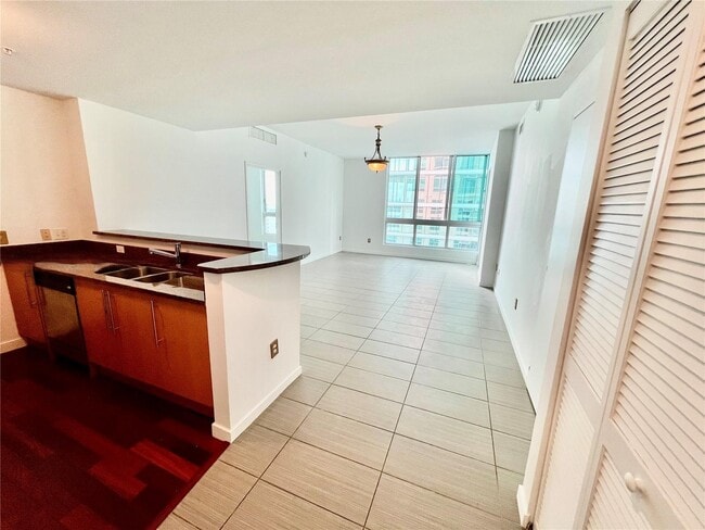 Building Photo - 1800 N Bayshore Dr