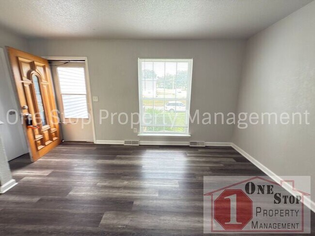 Foto del edificio - 3 bedroom, 1 bathroom duplex in Independen...