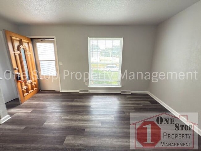 Building Photo - 3 bedroom, 1 bathroom duplex in Independence, MO for rent!